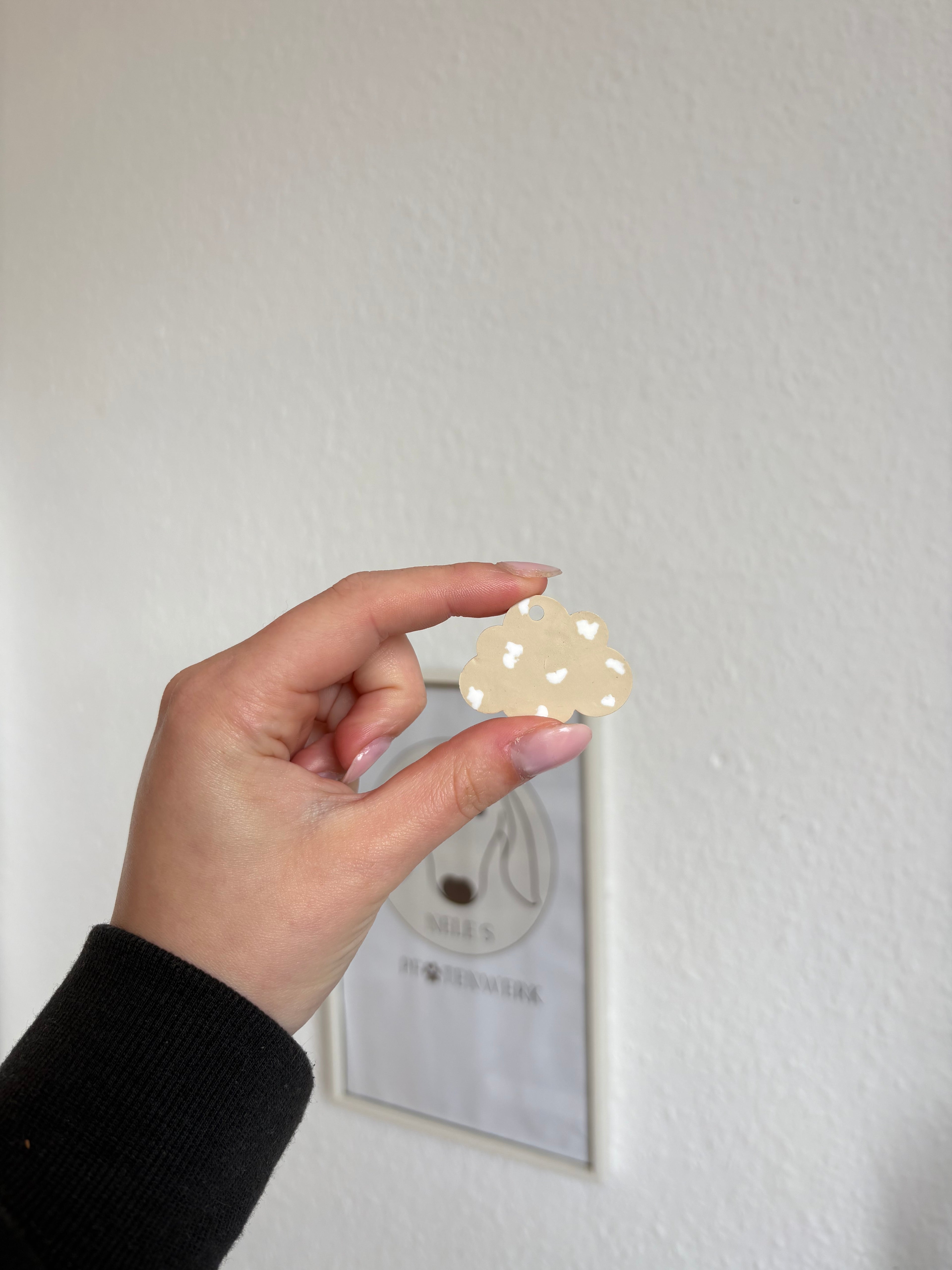Hundemarke Cloud beige & weiß