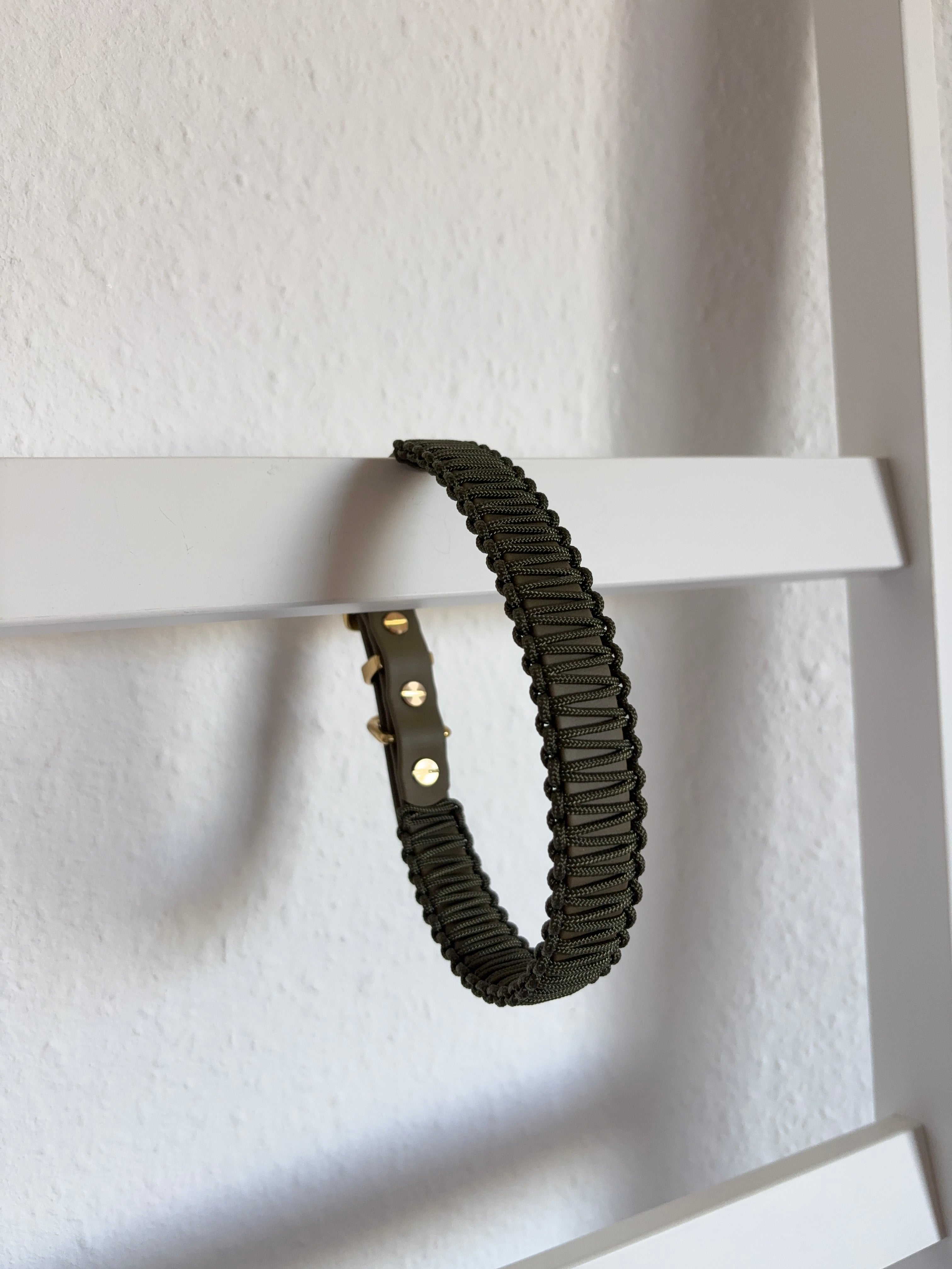 Classic Halsband - Olive Whisper 2.0