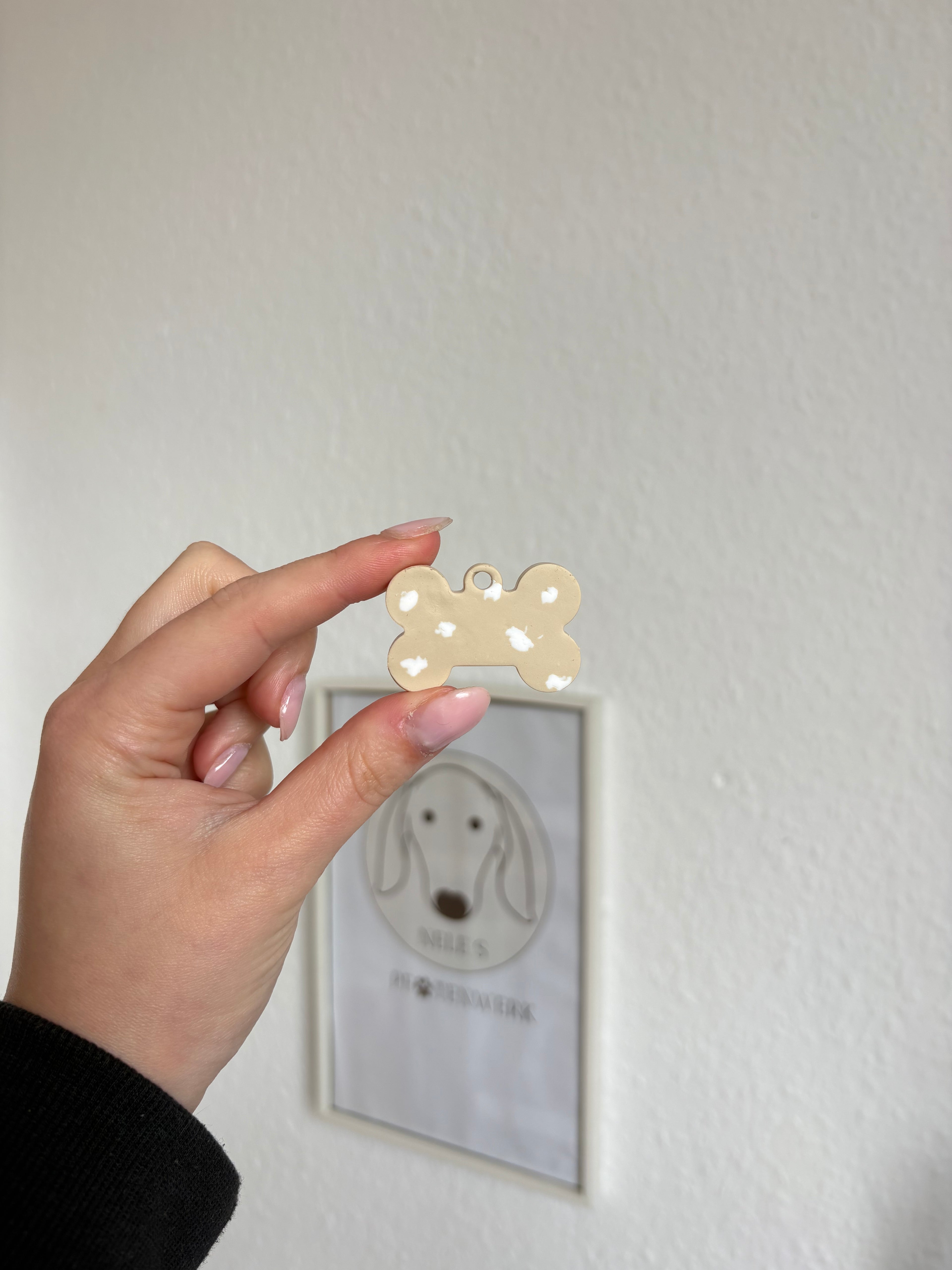 Hundemarke Knochen beige & weiß