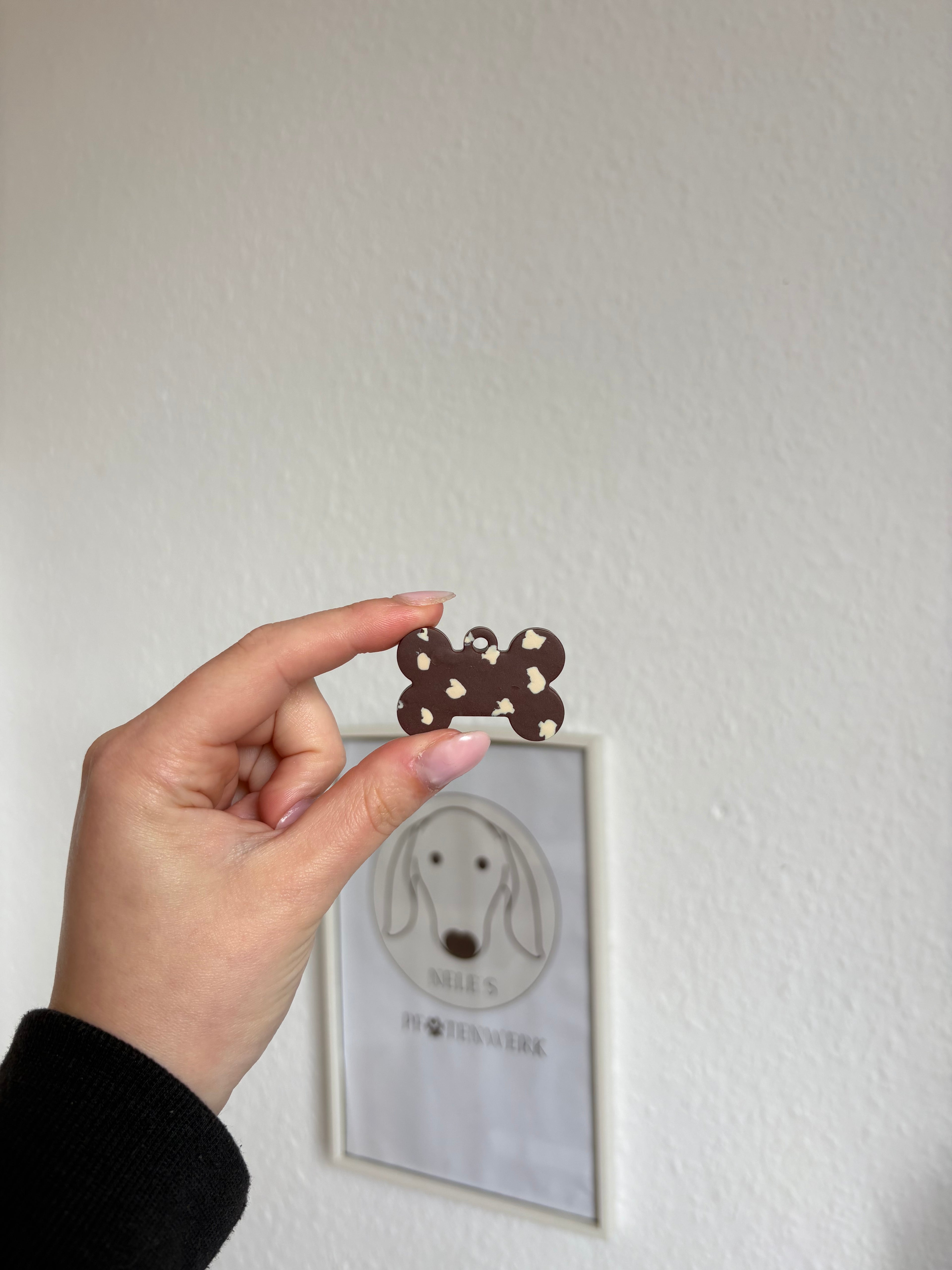 Hundemarke Knochen dunkelbraun & beige