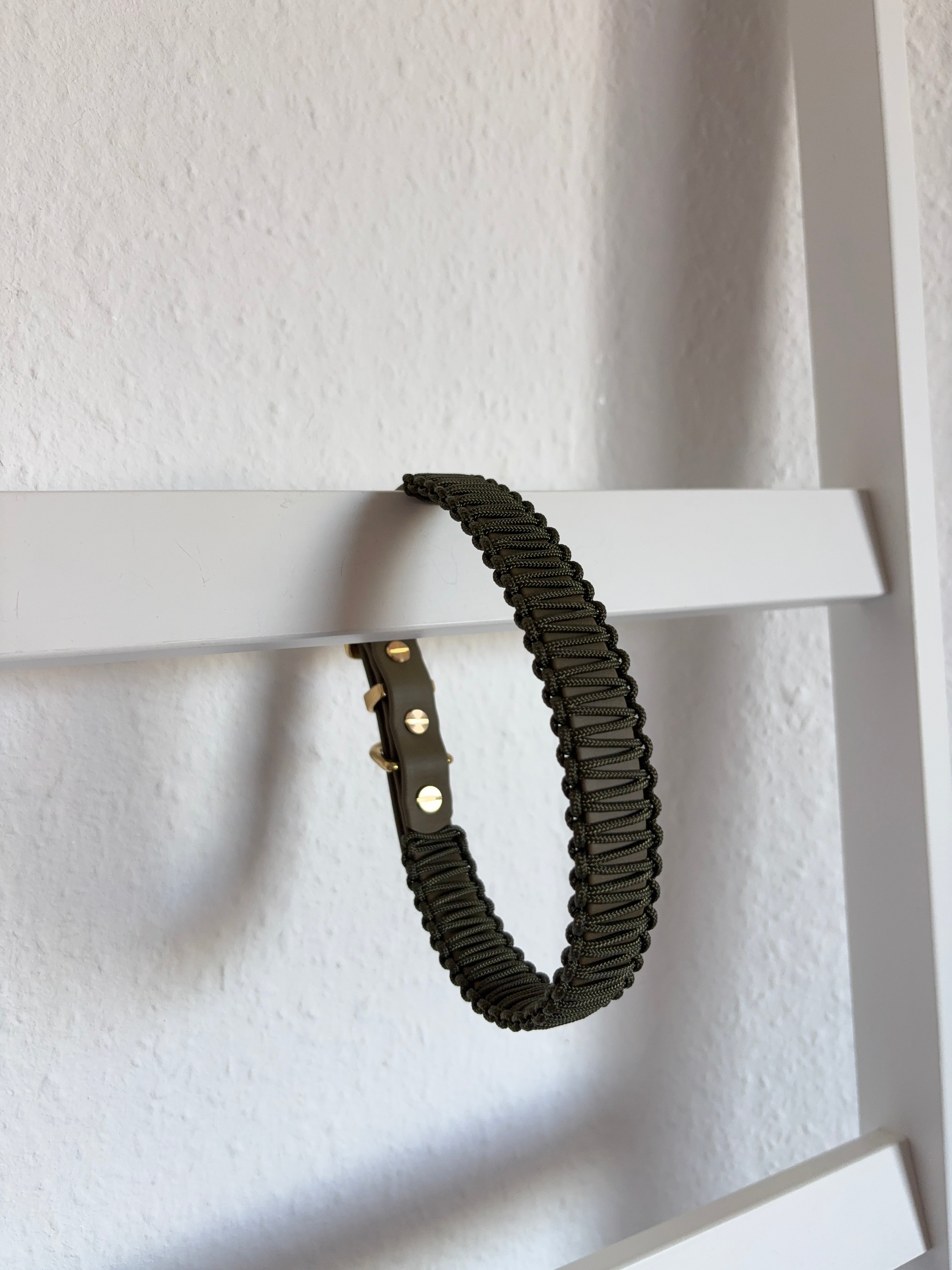 Classic Halsband - Olive Whisper 2.0