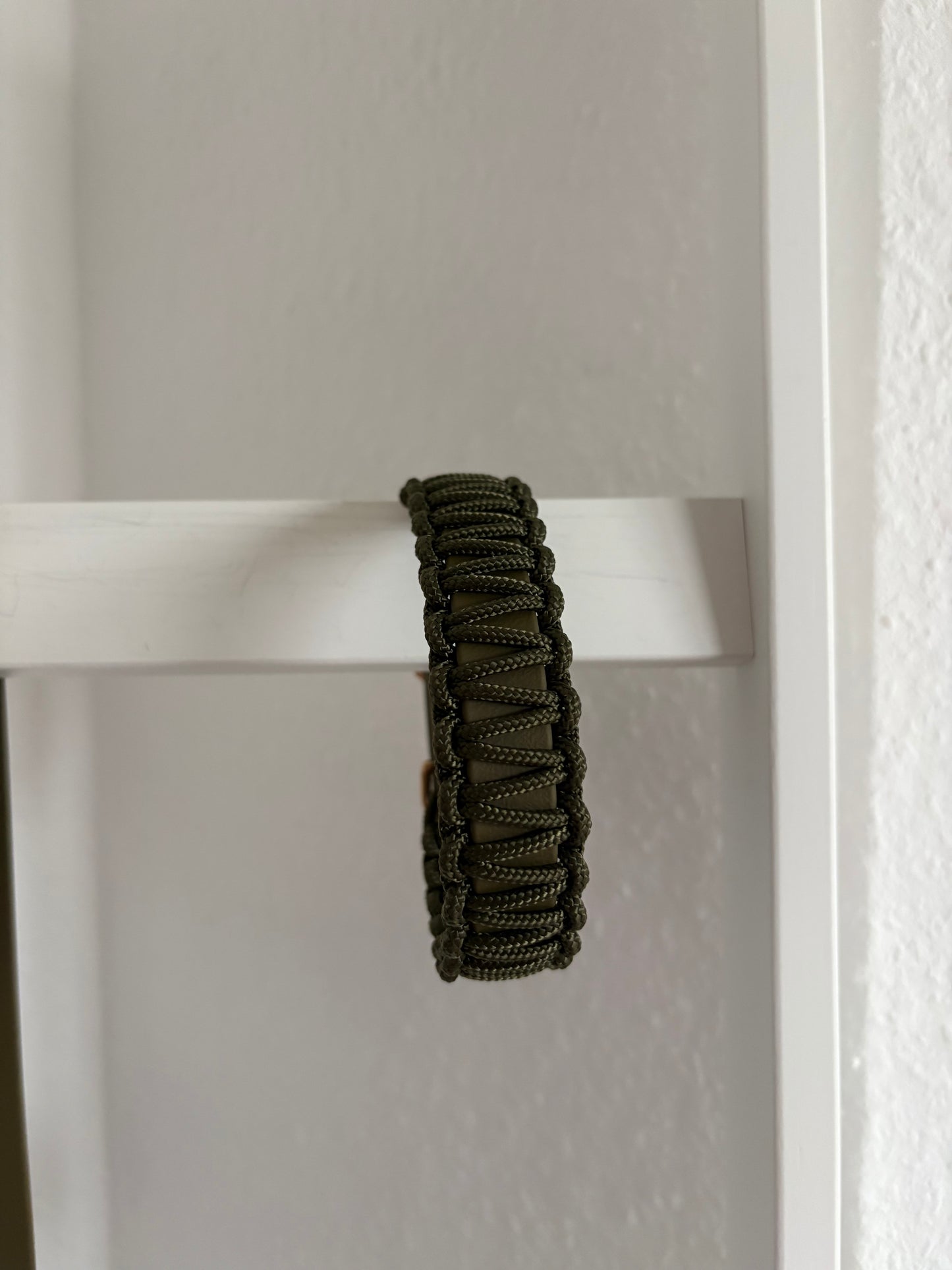 Olive Whisper Halsband